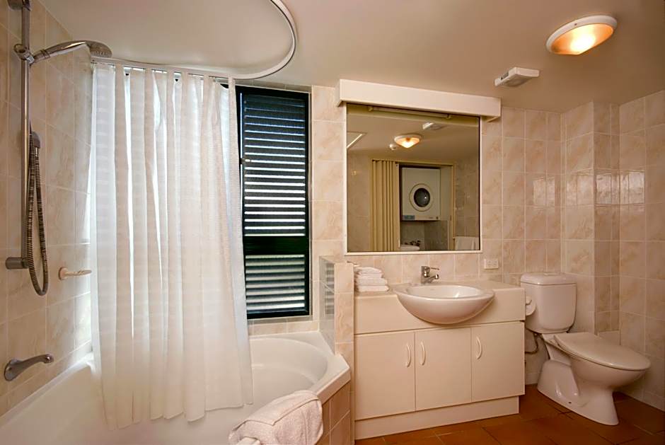 Tropic Towers Apartments
