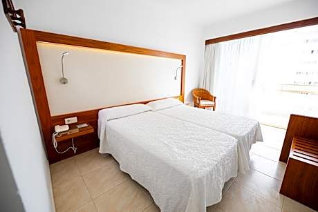 DOUBLE SIDE SEA VIEW WITH BALCO 2 ADULTS + 1 CHILD