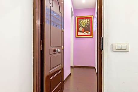 Deluxe One-Bedroom Apartment