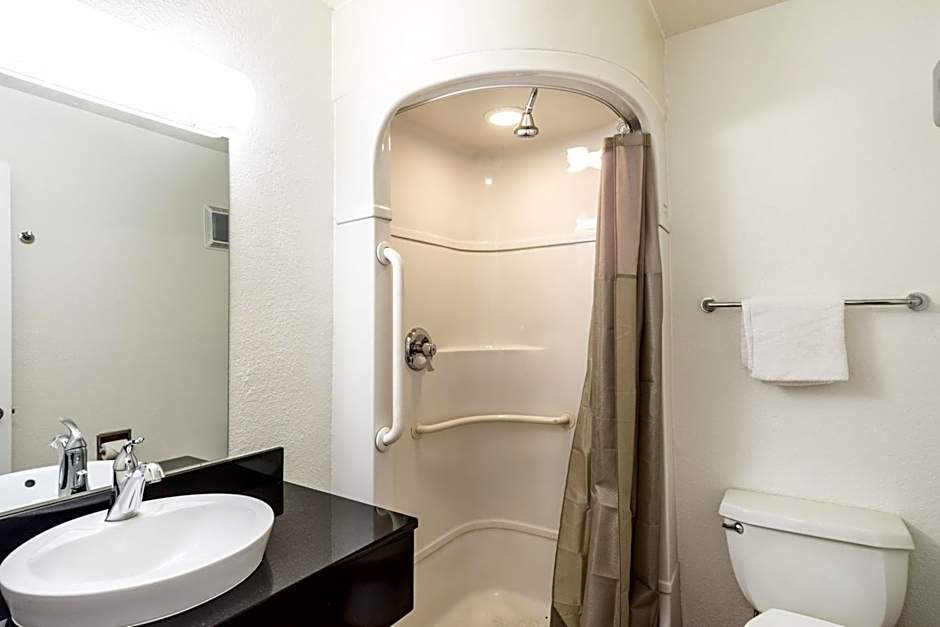 Motel 6-Redding, CA - Central