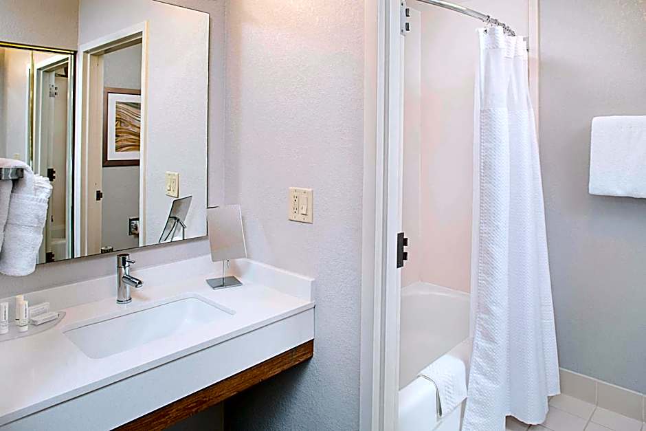 Courtyard by Marriott West Palm Beach Airport