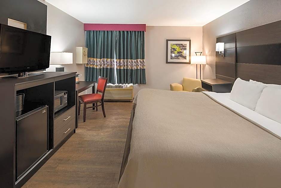 Quality Inn & Suites Cincinnati I-275