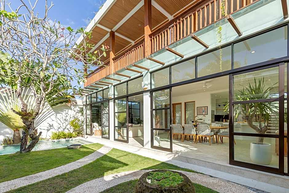 Villa Lumut 3 Bedrooms Central Seminyak
