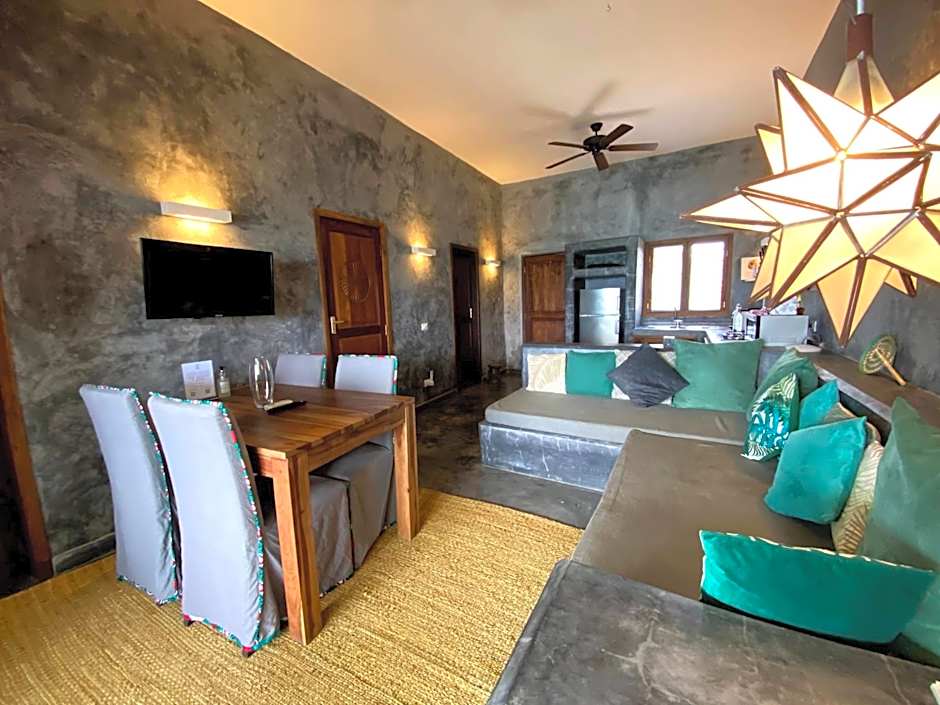 Joya' Beach Suites & Villa