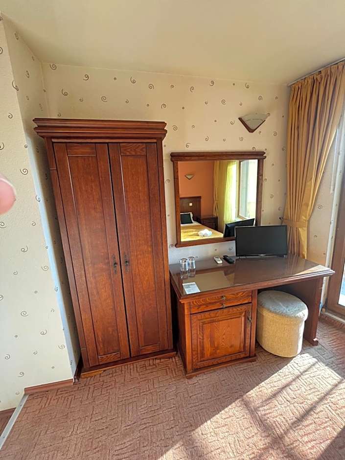 HOTEL BOLYARI