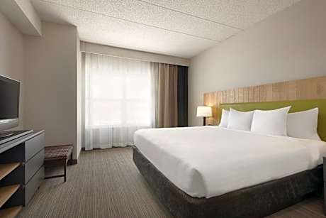 1 King Bed, Nonsmoking, Accessible