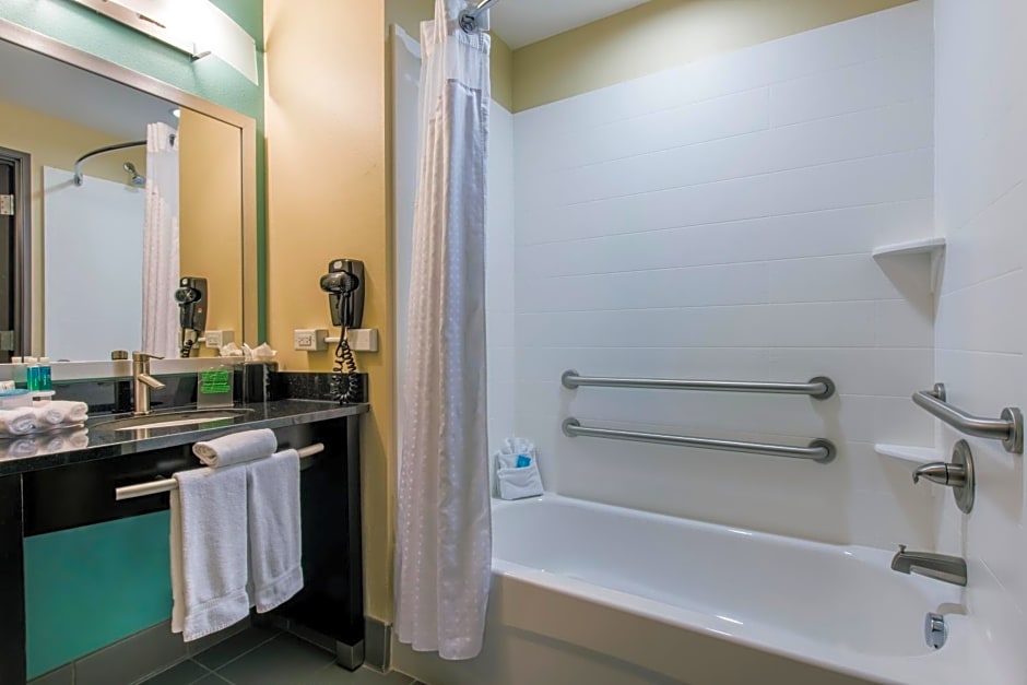 Holiday Inn Express & Suites Colorado Springs Central, an IHG Hotel