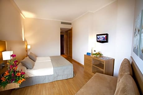 DOUBLE ROOM