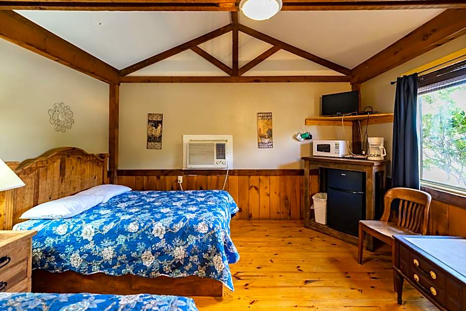 The Historic Leakey Inn