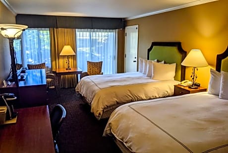 Deluxe Queen Room with Two Queen Beds and Patio - Pet Friendly