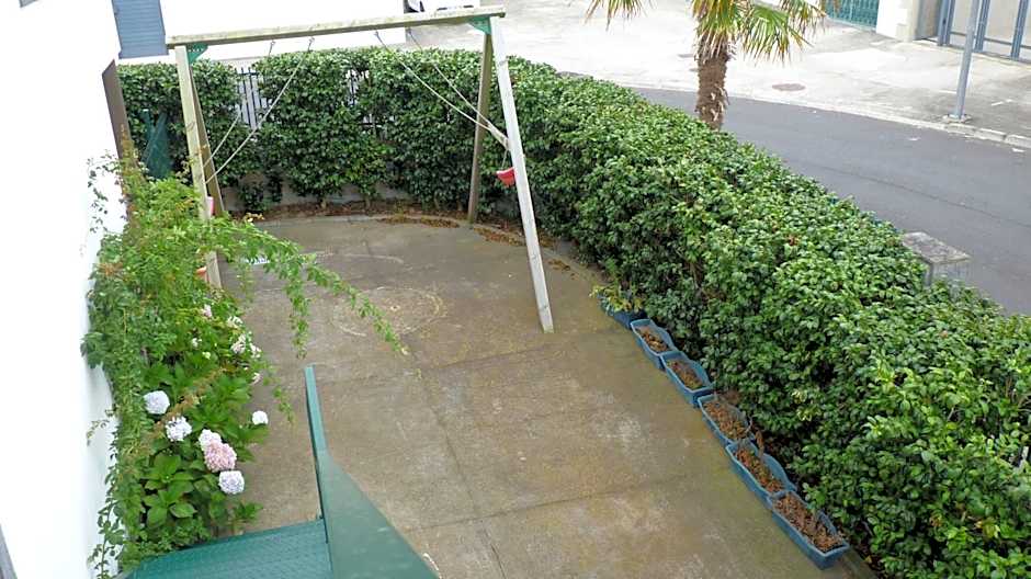 AZORES HOLIDAYS HOUSE -B&B - Suites - Self Check-in KEYBOARD