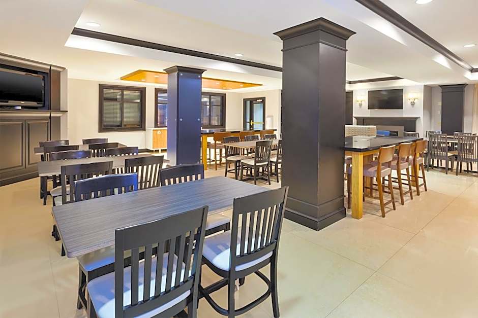 Holiday Inn Express Hotel & Suites Warminster-Horsham By IHG