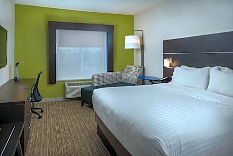 1 King Bed Standard Comm Accessible Tub