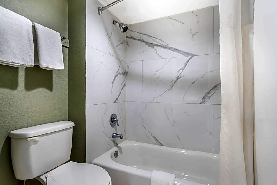 Quality Inn & Suites near Panama City Beach