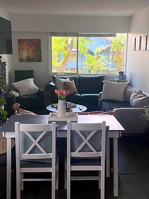 4 bedroom upper level Kits home