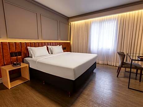 Premium Luxury Queen Room