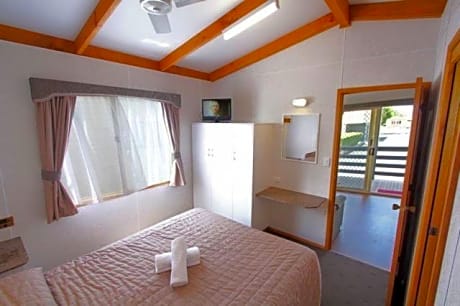 One-Bedroom Cabin