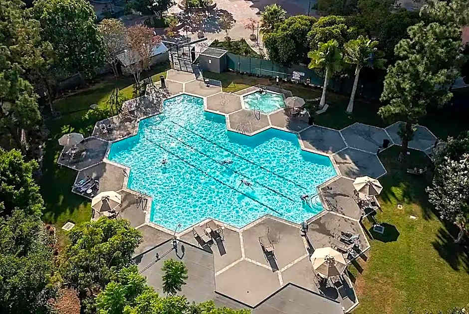 Modern Luxury 2 Bed with Panoramic City Views in Downtown LA