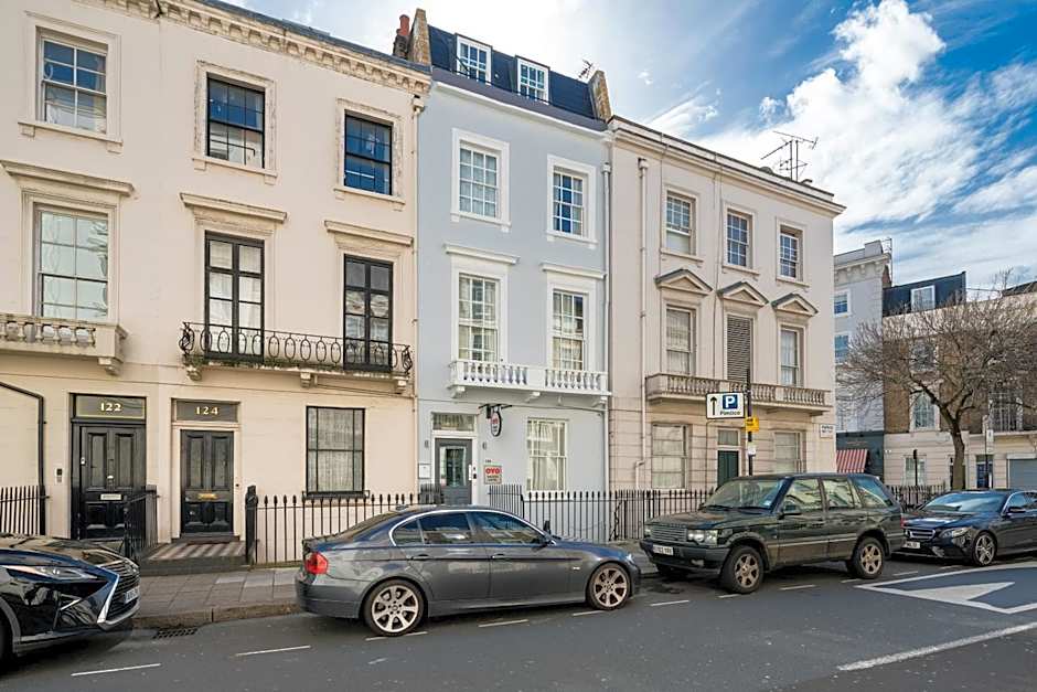 Photo 1 of 28 of OYO Bakers Hotel London Victoria