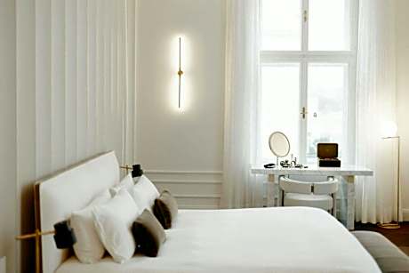 The Ritz-Carlton Symphony Suite with Club lounge access