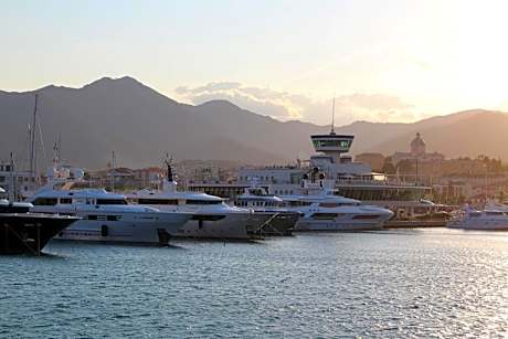 Yacht Club Marina di Loano | UNA Esperienze