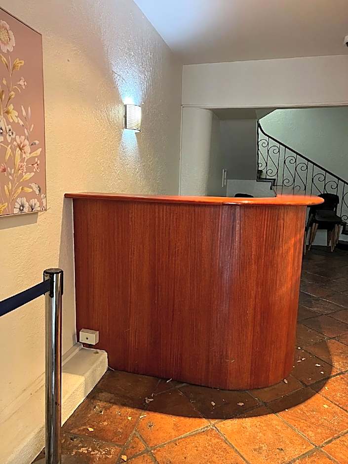 Star Bar Cafe and Hotel