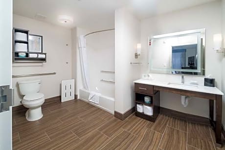 1King Mobilty/Hearing Access Tub Studio Nosmk