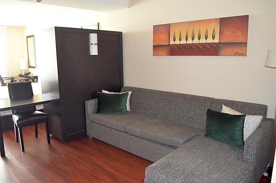 Holiday Inn & Suites Montreal Airport by IHG