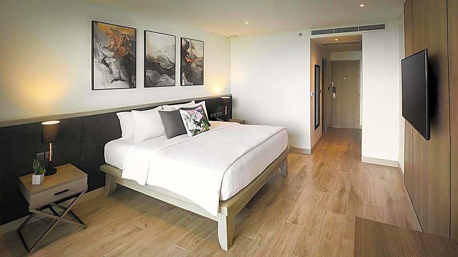 Photo 1 of 3 of Superior 1 King Bed