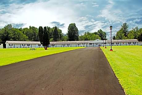 Potsdam Inn