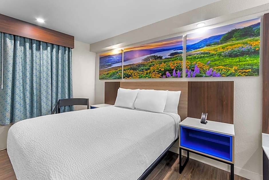 Days Inn by Wyndham Indianapolis East Post Road