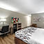 Red Roof Inn & Suites Sulphur Springs