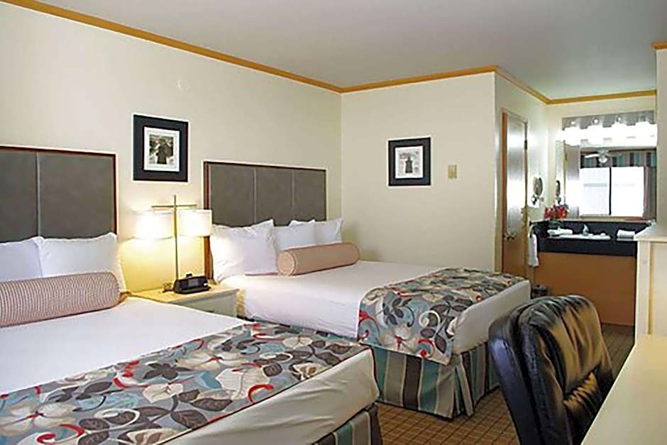 River House Inn, a Baymont by Wyndham