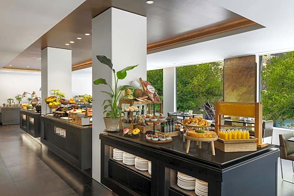 Renaissance by Marriott Barcelona Hotel