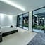 Villa Bull House: Amazing 6 Bedrooms Contemporary Villa in Seminyak