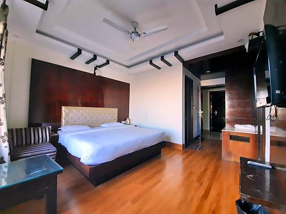 Hotel Basera
