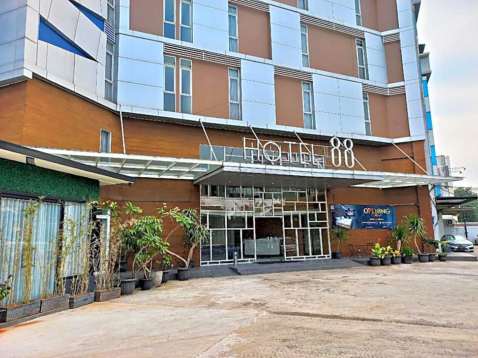 Photo 1 of 49 of Hotel 88 Kedoya Jakarta
