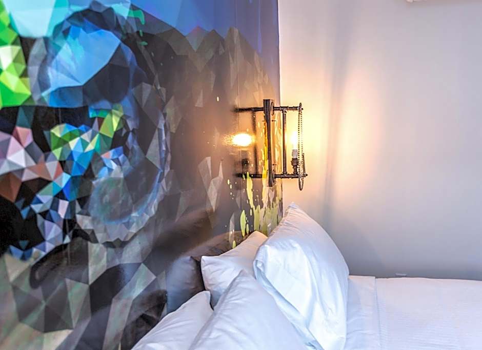 Crash Hotel Squamish