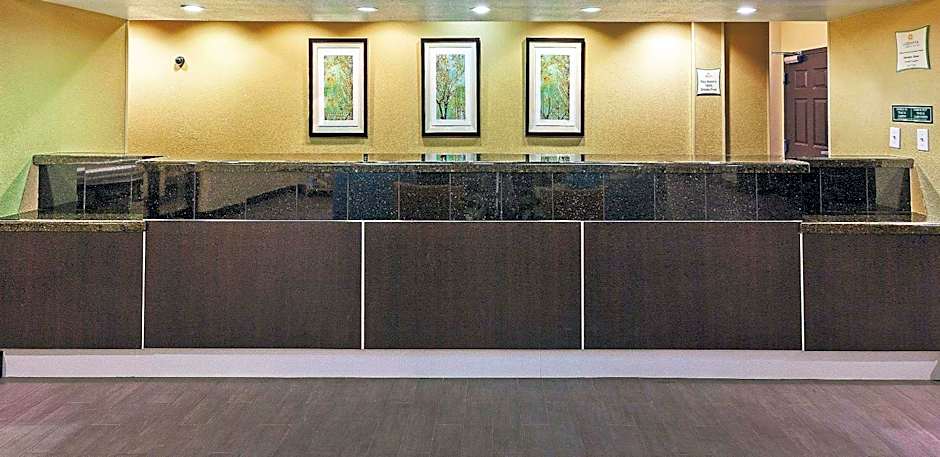 La Quinta Inn & Suites by Wyndham Houston Hobby Airport