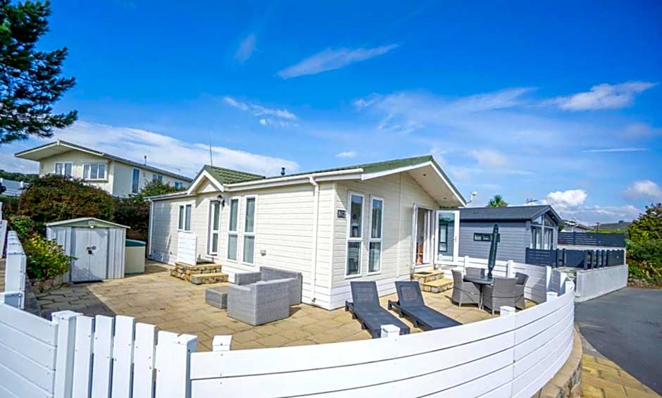 The Warren Holiday Park - Family Chalet