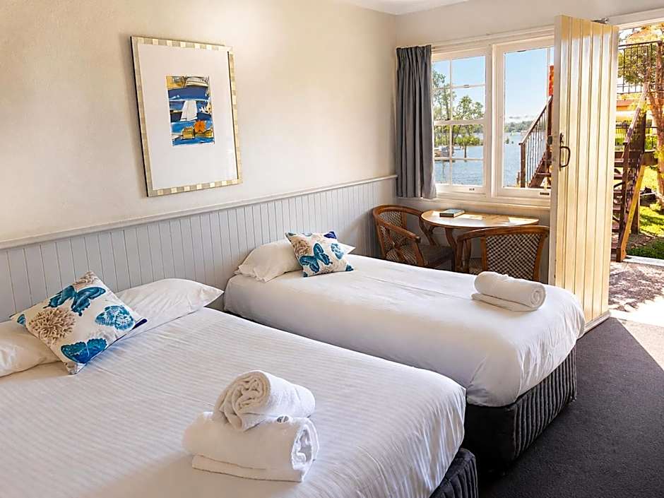 Squid's Ink Motel