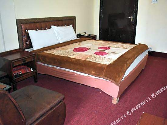 Hotel Islamabad Residency – Islamabad, OH