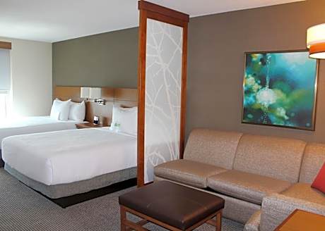 Queen Room with Two Queen Beds and Sofa Bed - High Floor