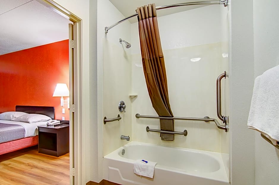 Motel 6-Springfield, MO - North