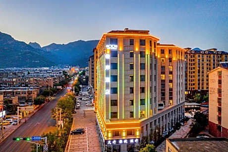 Xana Hotelle· Tai'an Tianwai Village Railway Station