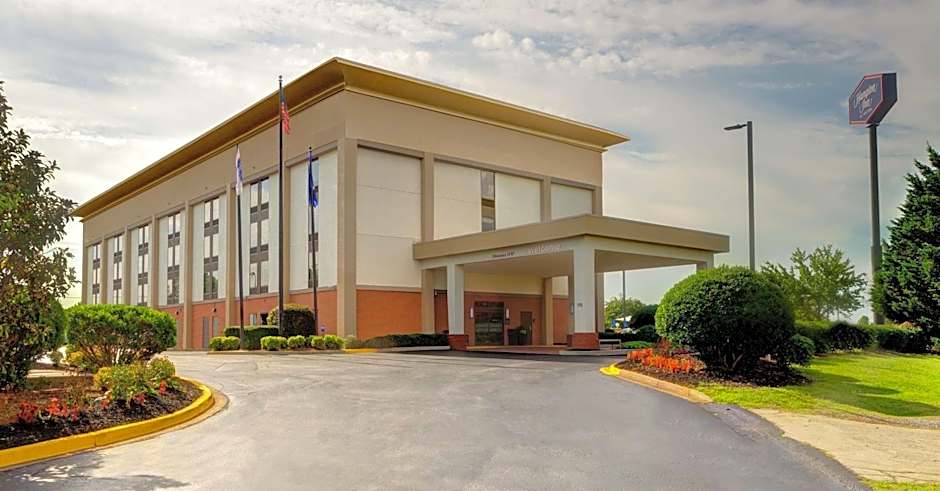 Photo 1 of 30 of Hampton Inn By Hilton Gaffney