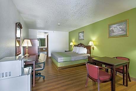 King Room - Non-Smoking