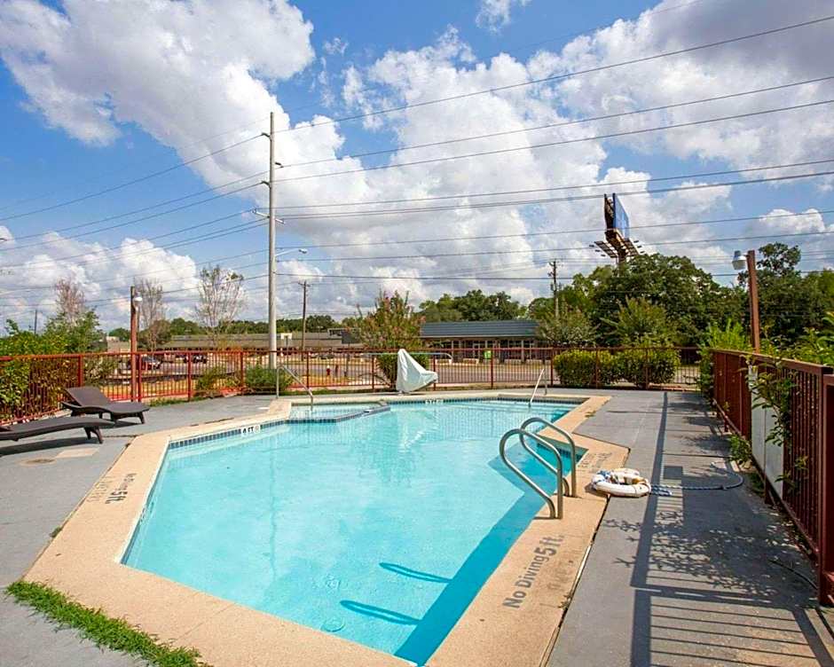 Knights Inn College Station