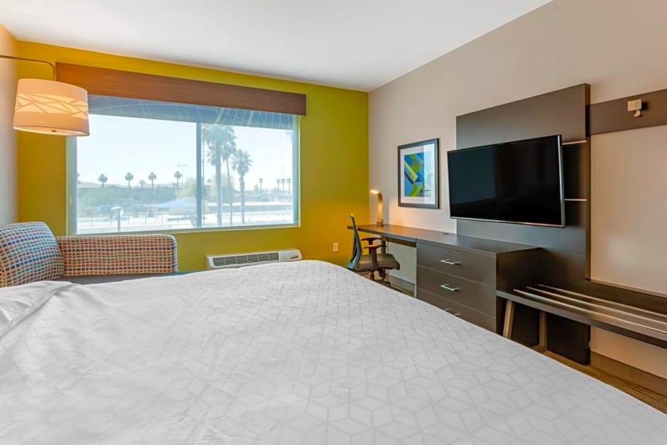 Holiday Inn Express & Suites - Phoenix Dwtn - State Capitol, an IHG Hotel