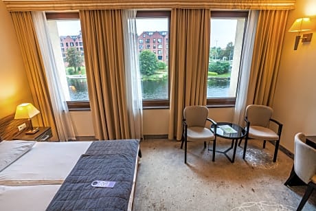 Double or Twin Standard